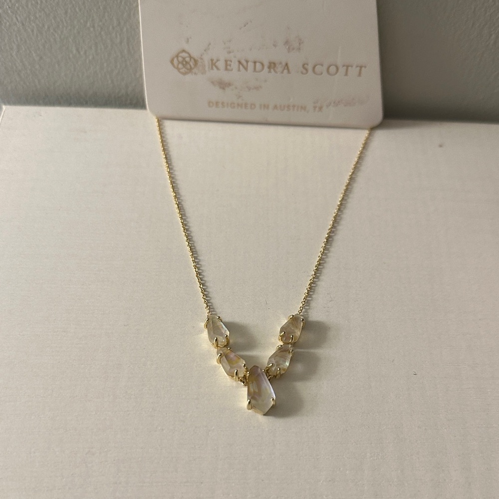 BNWT 🔥 Kendra Scott Gold Necklace with Opalescent Accents